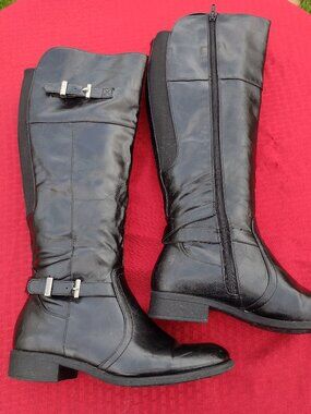 Women’s Yúú Black Boots with Side Zipper– Size 9M